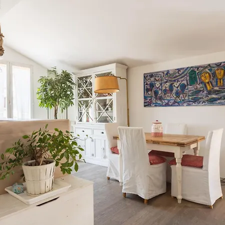 La Finestra Apartment