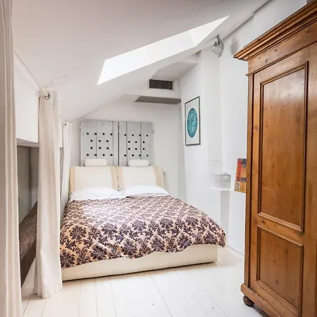 La Finestra Apartment *